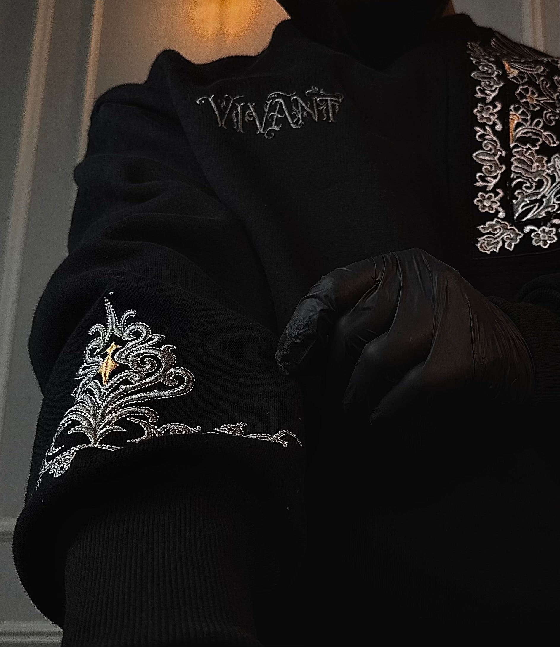 vivant wear noir sweat shirt embroidery